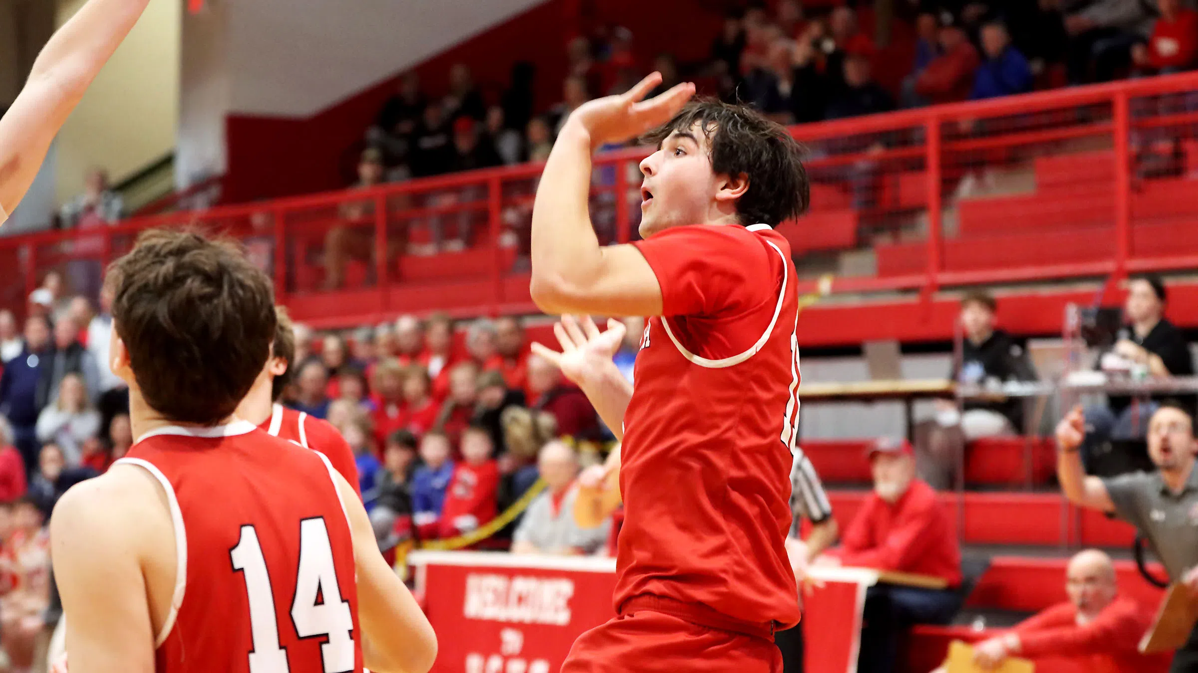 Vandals Upset Effingham St. Anthony Behind Robbins Game-Winner; Advance to Regional Championship