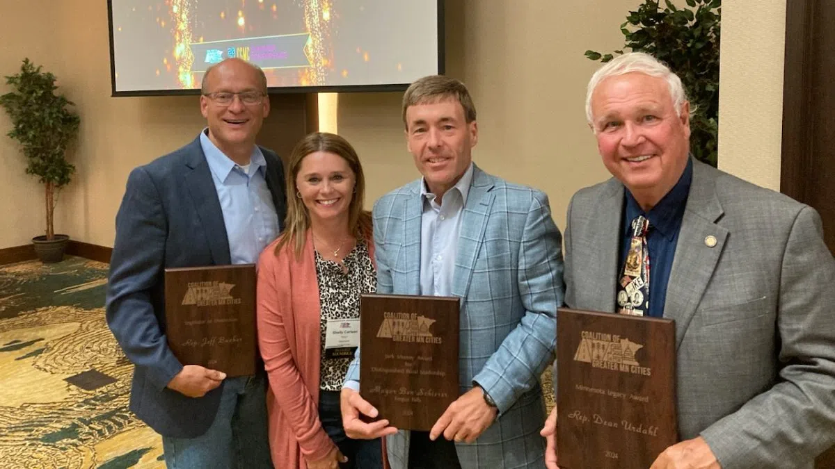 Fergus Falls Mayor Ben Schierer receives CGMC Distinguished Rural ...