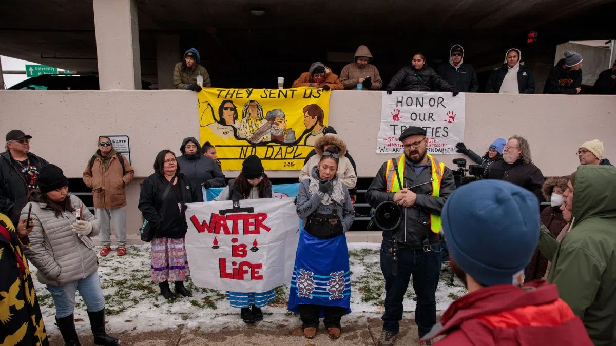 US Army Corps Says Oil Should Keep Flowing Through Dakota Access Pipeline in Study