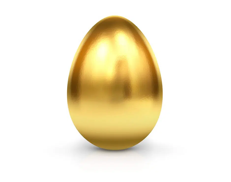 Easter golden egg. Traditional spring 8489887 PNG