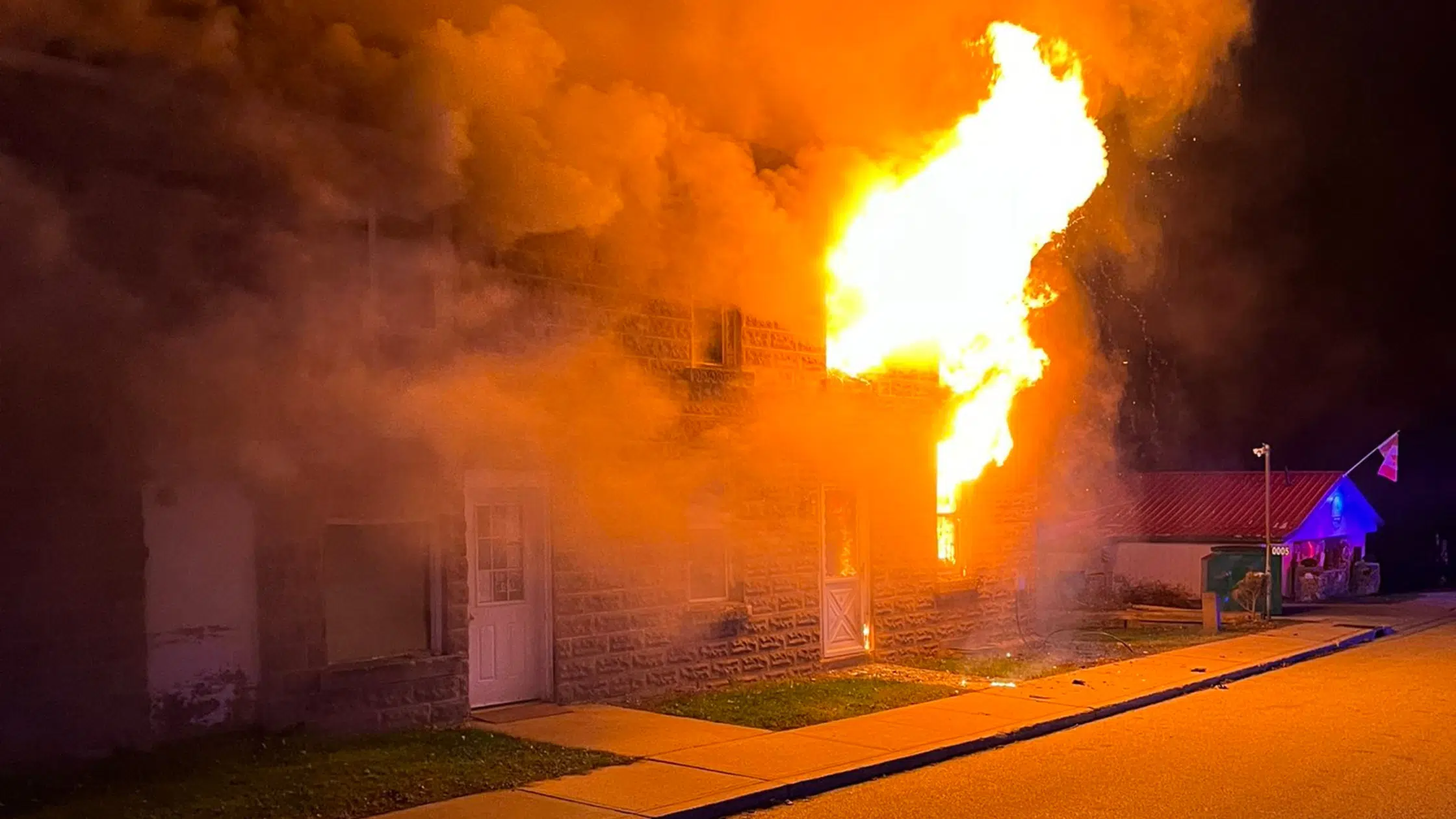 No One Injured in Multi-Unit Structure Fire in Belwood