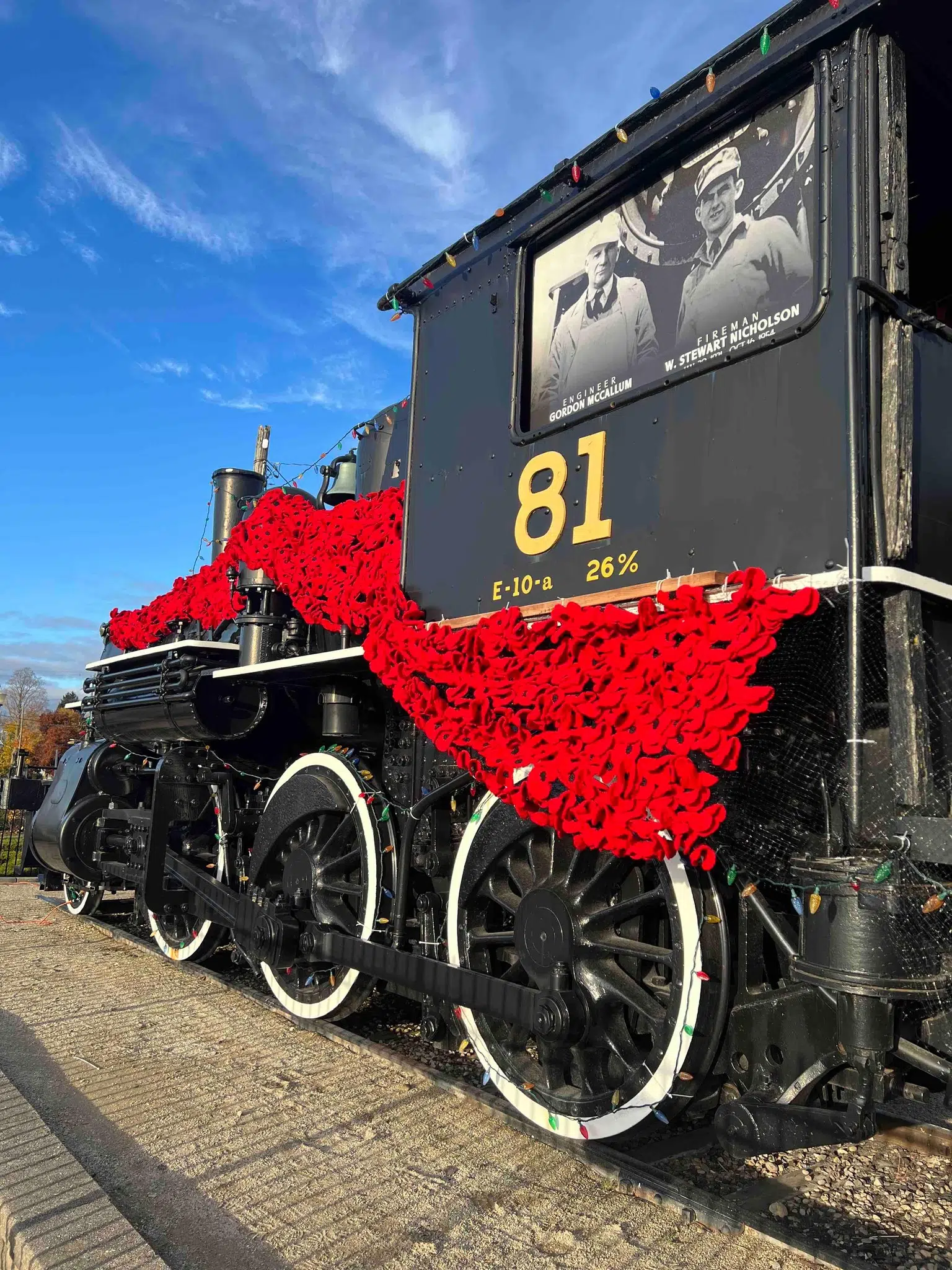 1,500 Poppies Installed on Old 81 Train Engine in Palmerston
