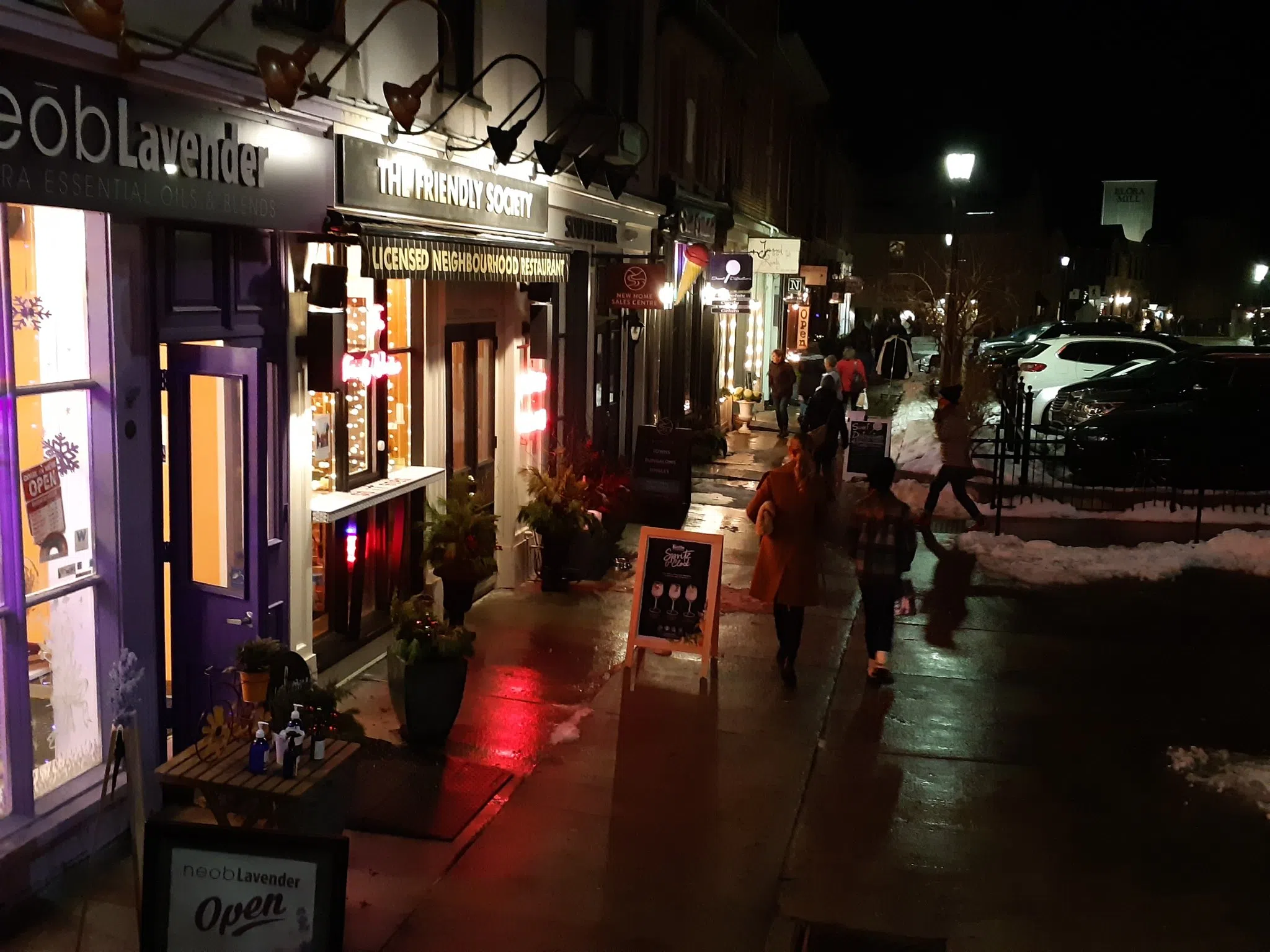 Starlight Shopping in Downtown Elora Begins Today