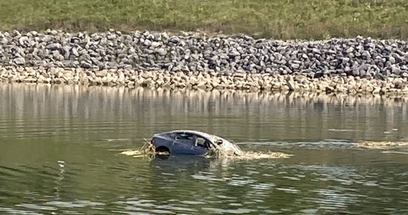 Good Samaritans assist driver stuck in Guelph Lake