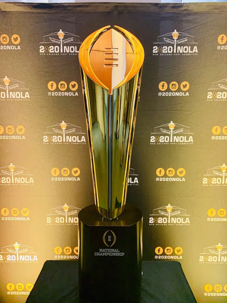 LSU Fans Can Snap Photo With National Championship Trophy