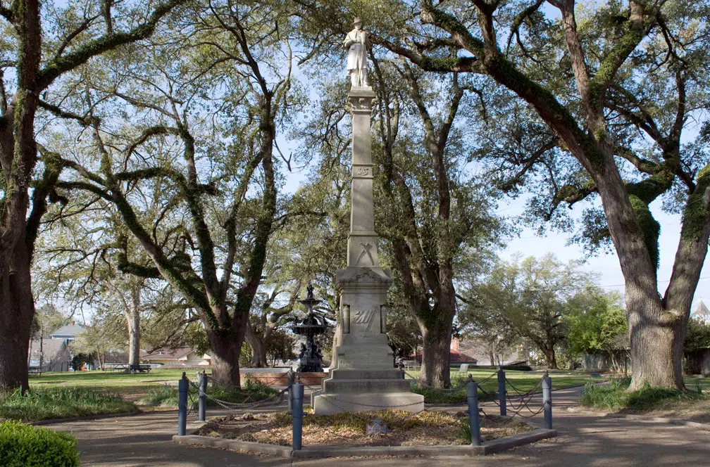 Natchez board hears request to remove Confederate monument