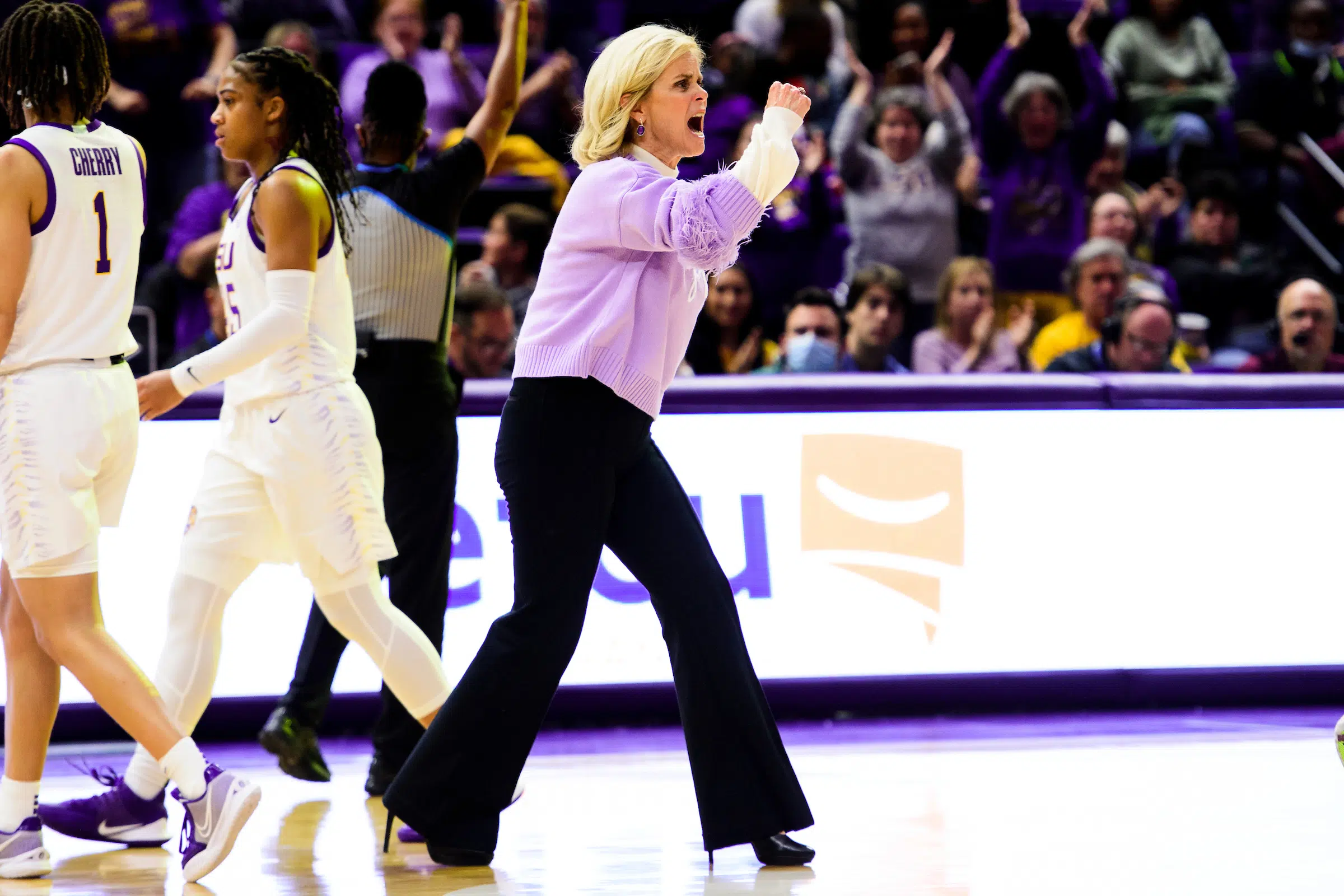 LSU's Mulkey to ink $32M deal, richest in women's hoops history