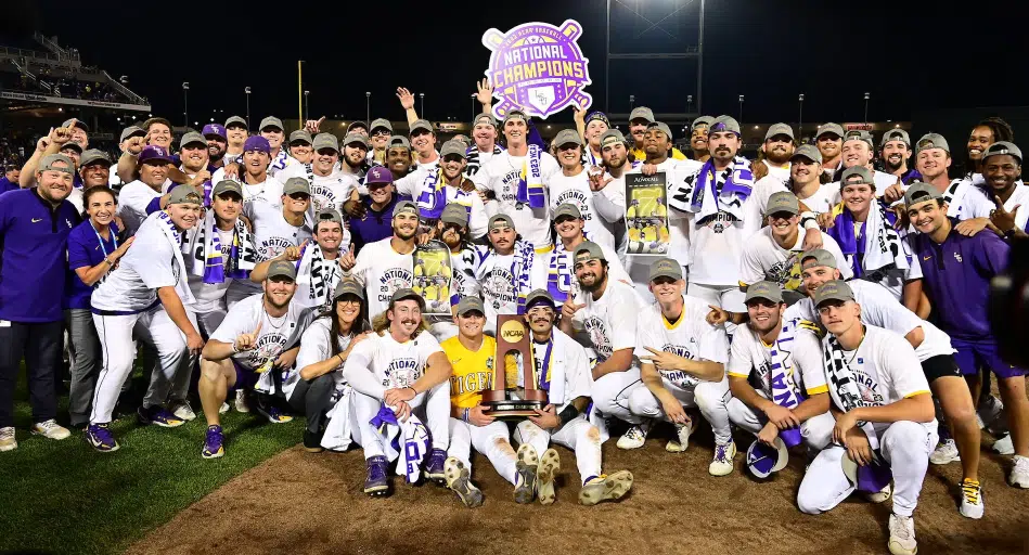 NATIONAL CHAMPS! LSU Defeats Florida for a 7th CWS Title