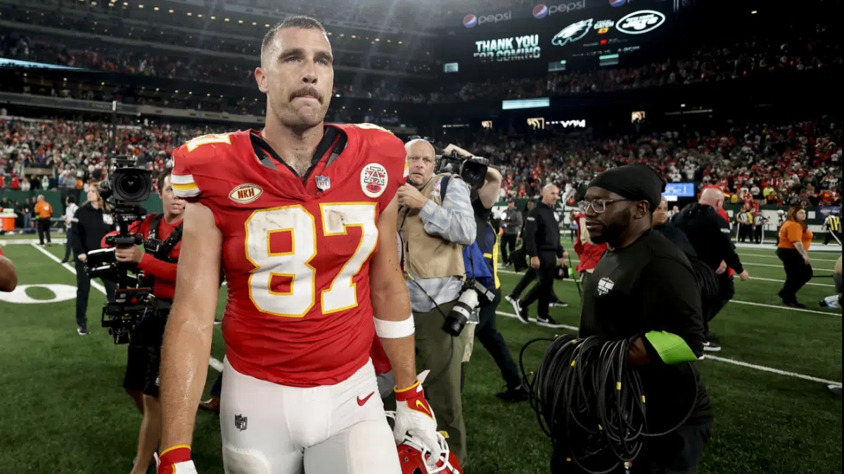 Too Much Taylor? Travis Kelce Says NFL TV Coverage Is ‘overdoing It ...