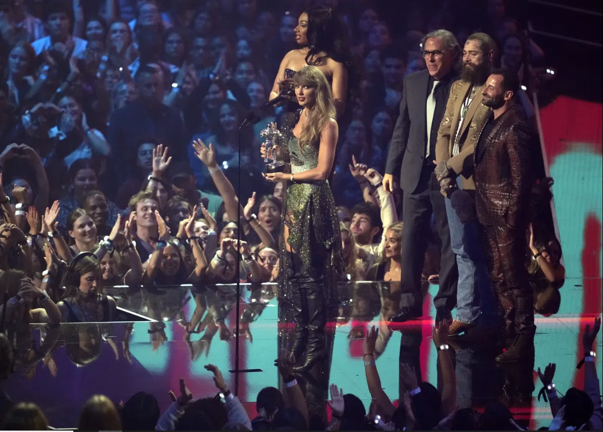 Taylor Swift wins big at the MTV VMAs to tie Beyoncé's record and thanks Travis Kelce