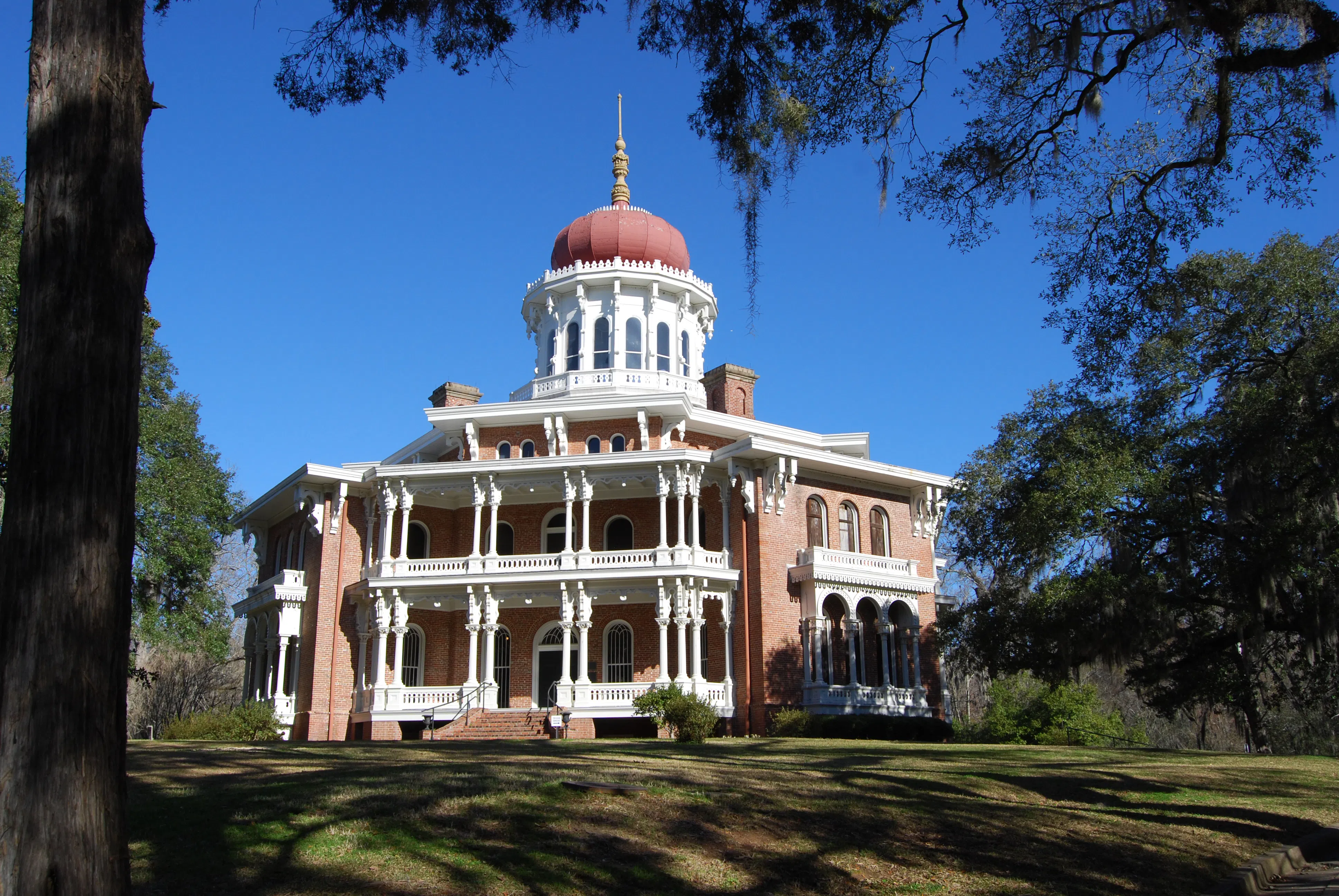 Experience Natchez's Spring Pilgrimages