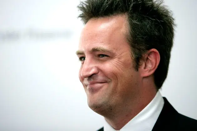 Matthew Perry arrives at the Lili Claire Foundation 10th annual benefit dinner in Los Angeles on Saturday, Oct. 13, 2007.