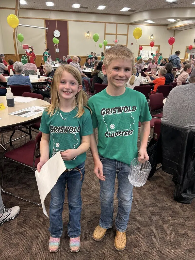 Members of Griswold Clubsters 4-H Club help clean tables, replace placemats, fill water and coffee cups along with refilling syrup bottles at the 2025 Annual Cass County 4-H Endowment Pancake Supper. Left to Right: Sawyer Chambers, Blaine Buffington.