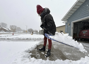 Snow piles up in North Dakota as region's first major snowstorm of the season continues - Vimarsana News