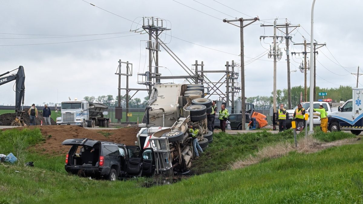 Several hurt in truck-SUV crash northeast of Moorhead - Vimarsana News