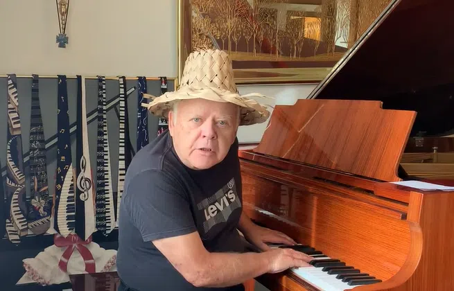 North Dakota entertainer dies in crash near Garrison