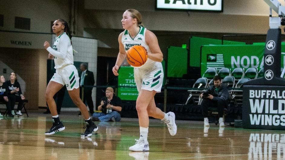 Fighting Hawks fall to Mayville State, 75-68 - Vimarsana News