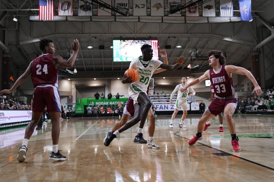 Fighting Hawks Stumble 68-62 at Highlanders - Vimarsana News