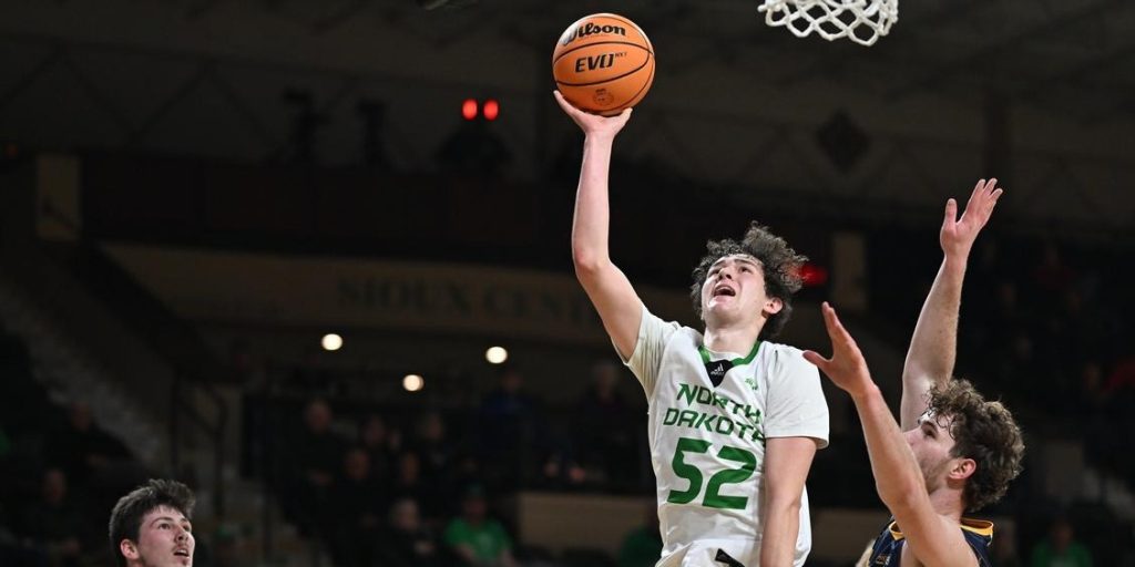 Fighting Hawks Win Fifth Straight, Down Coyotes 95-81 - Vimarsana News