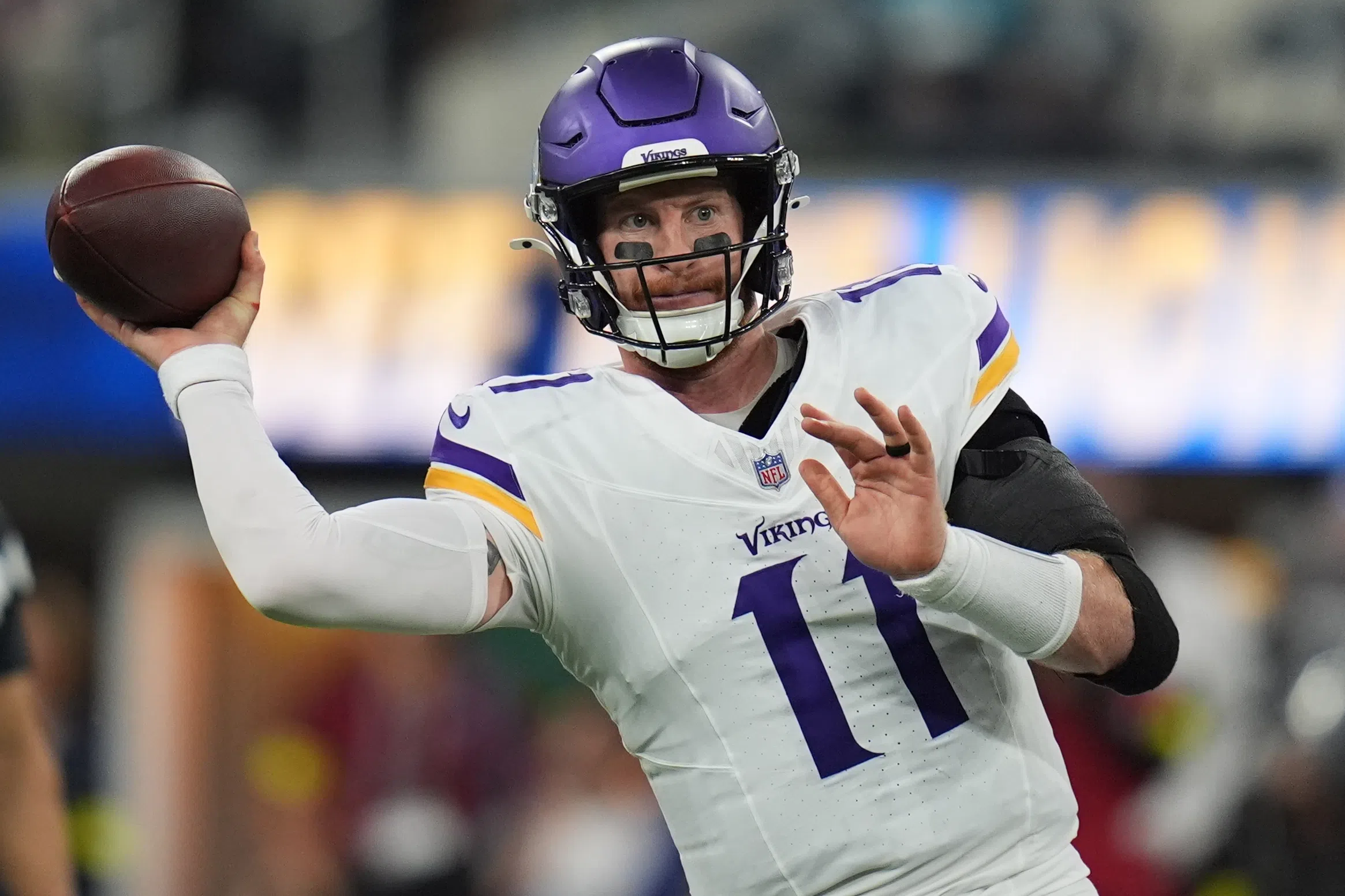 Chargers dominate Vikings 37-10 as Justin Herbert throws for 3 TDs