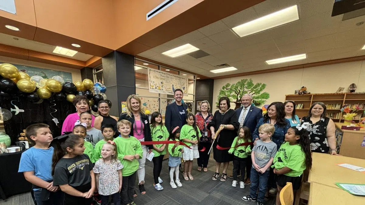 Big Spring ISD celebrates addition of Ben Carson Reading Rooms for Two ...