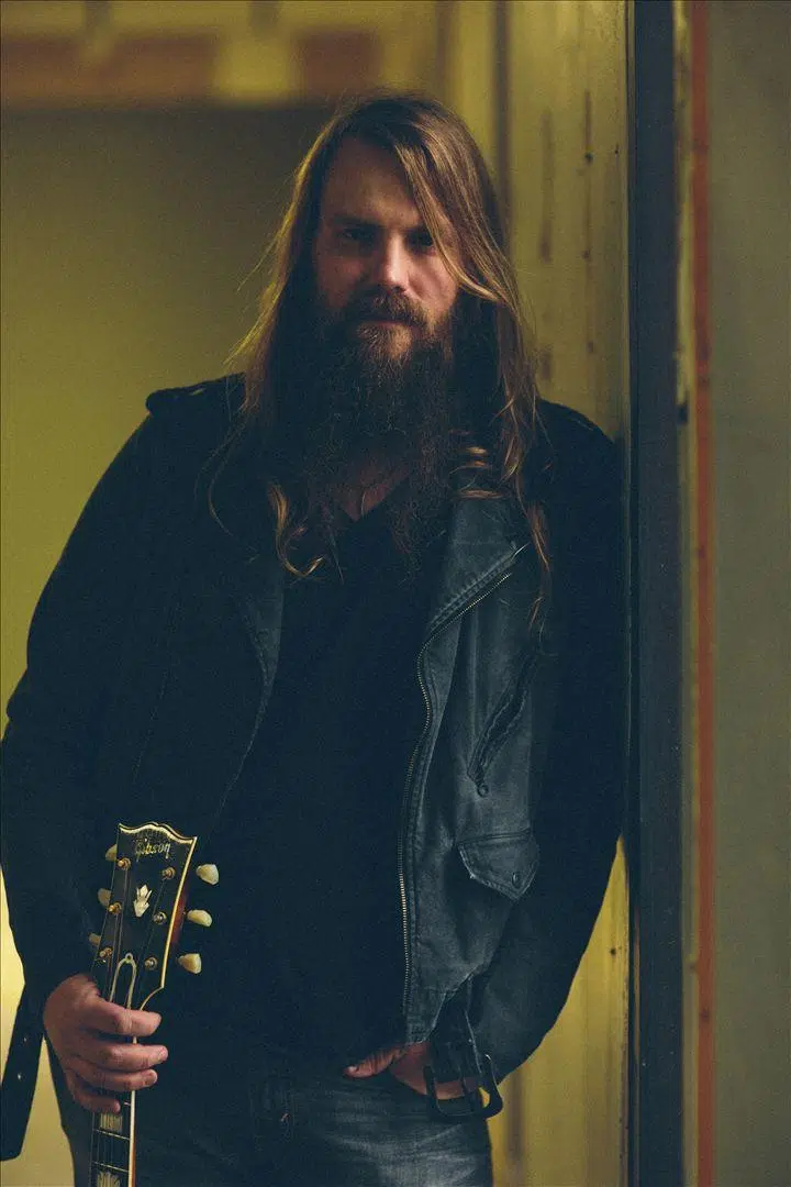 Chris Stapleton's "Devil Always Made Me Think Twice" Makes TV Debut On "The Late Show"