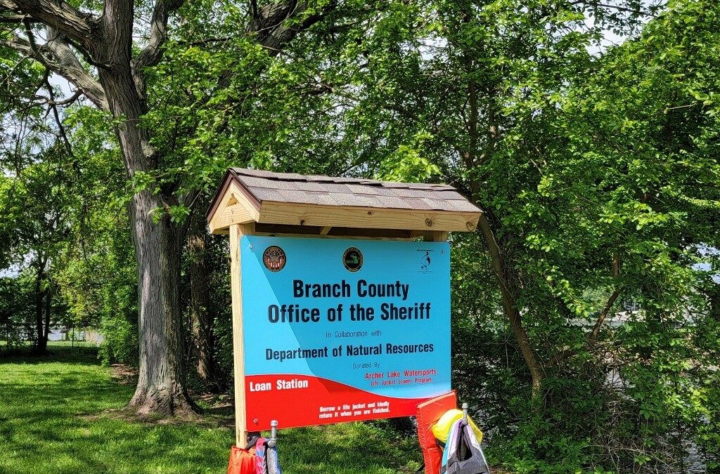 Loaner life jackets stations on Marble Lake now available - Vimarsana News