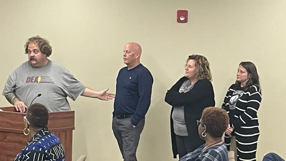 Dist 118 4Year Contract Approved; Focus Moves to Special Ed