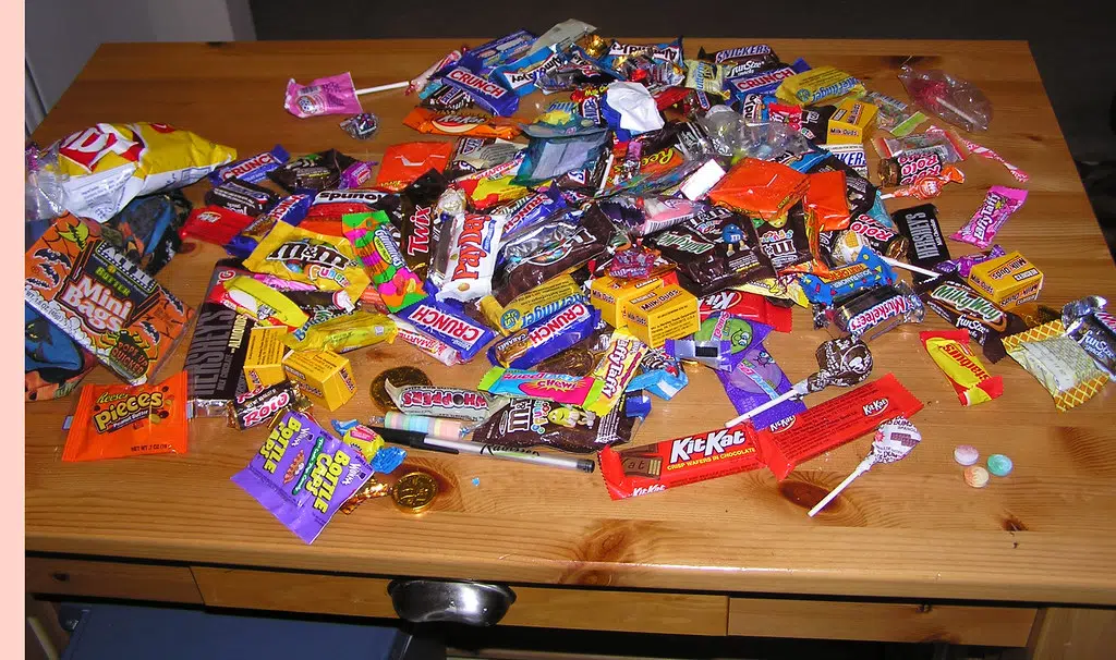 Needle Found in Halloween Candy in Orangeville | Country 105