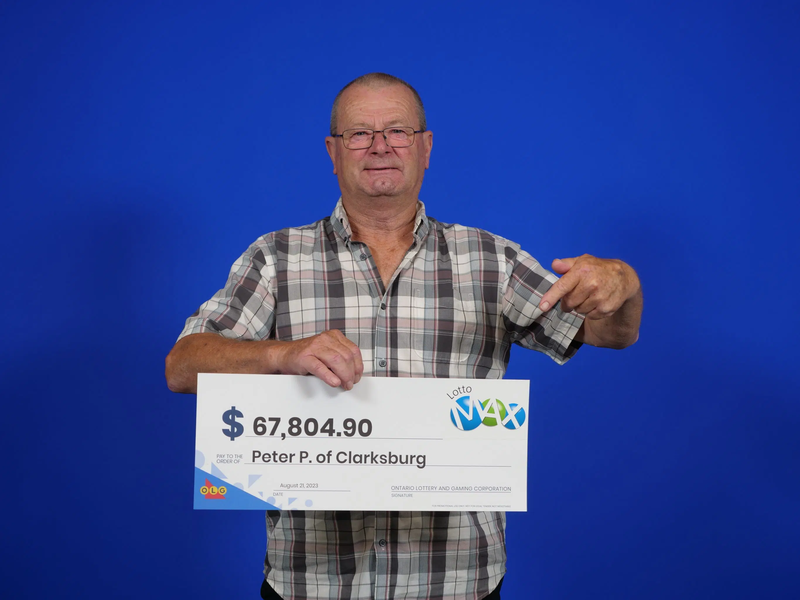 21 year old on sale wins lotto max