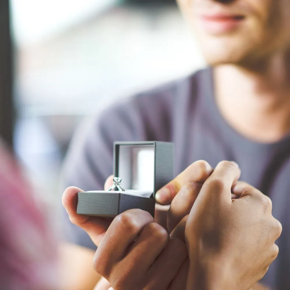 4 Creative and Romantic Marriage Proposal Ideas