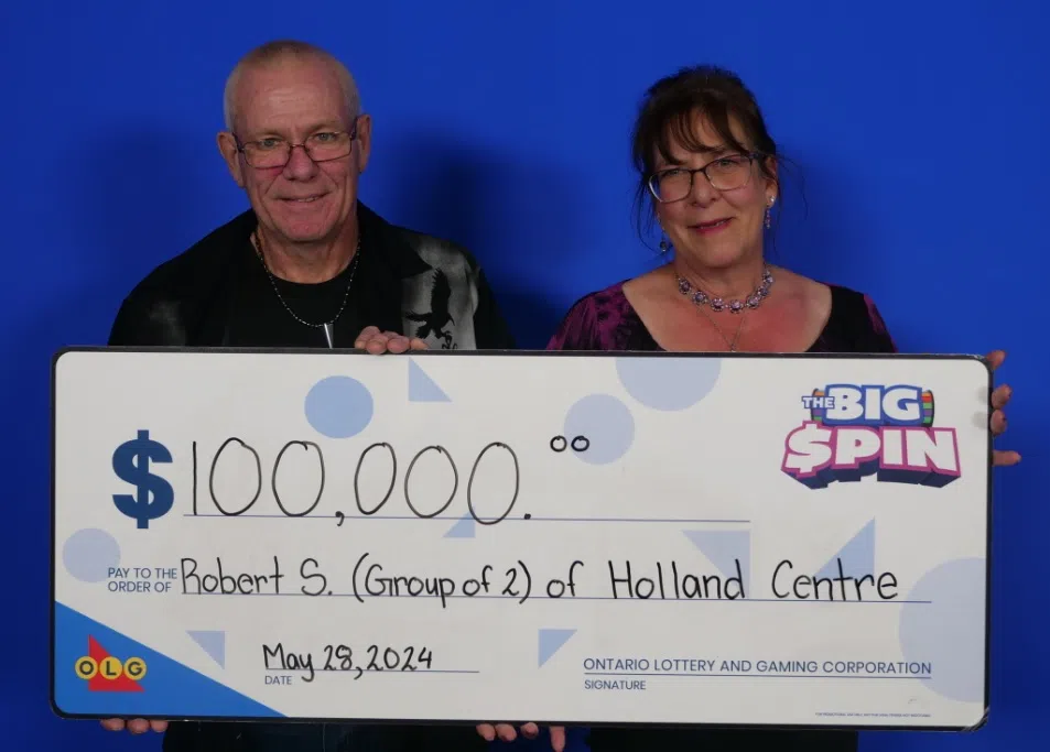 Friends From Holland Centre Celebrate $100K Big Spin Win