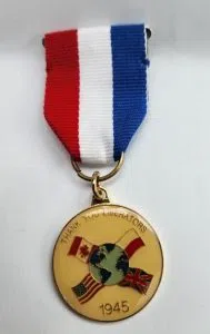 Dutch medal presented to the Lein family in appreciation of William Lein's service. It says 'Thank you liberators' on it 
