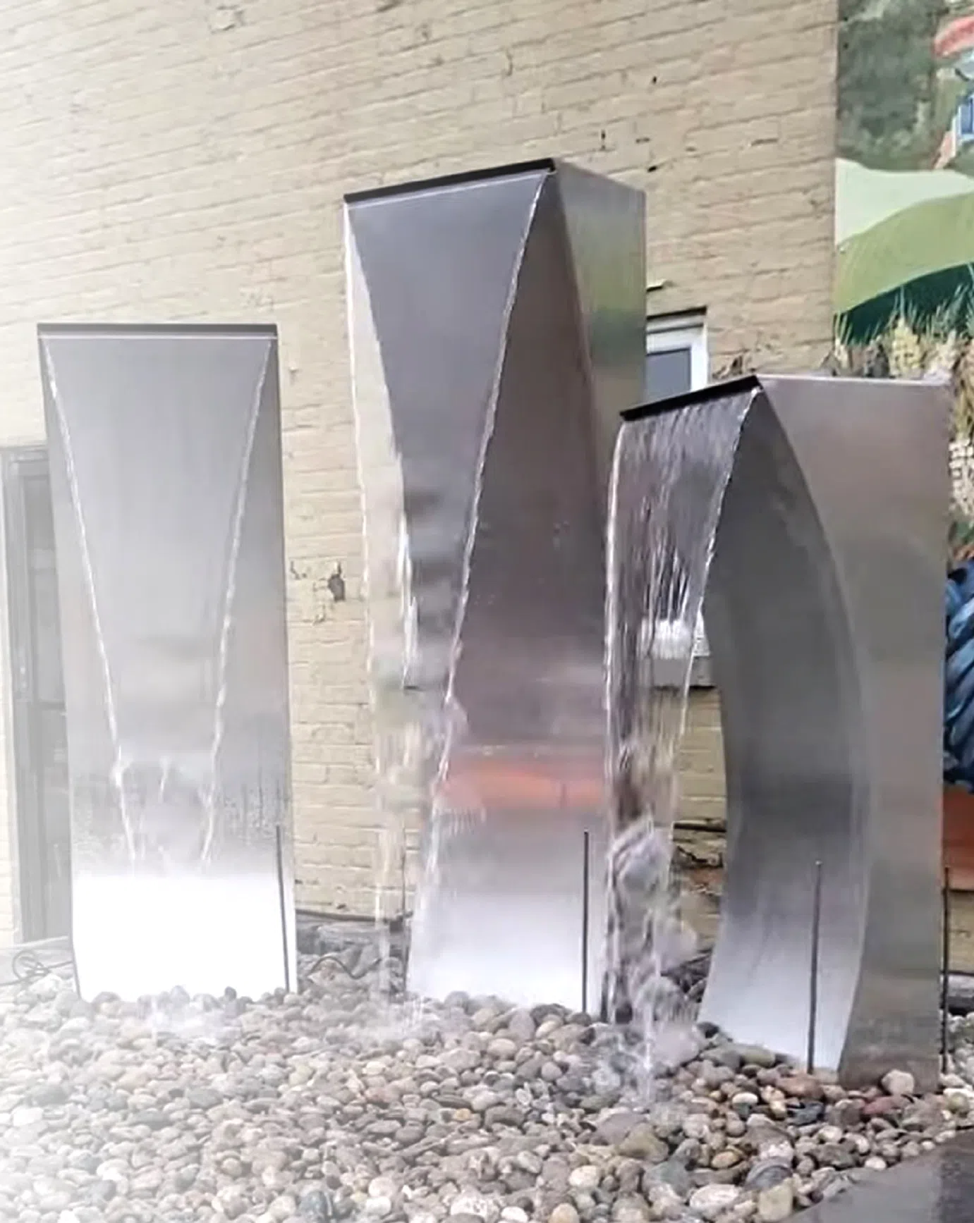 Clinton To Dedicate Downtown Fountain To Volunteers