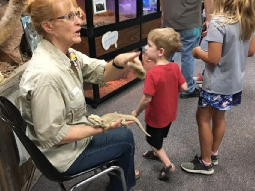 EFOZ gives community behind the scenes look into Emporia Zoo