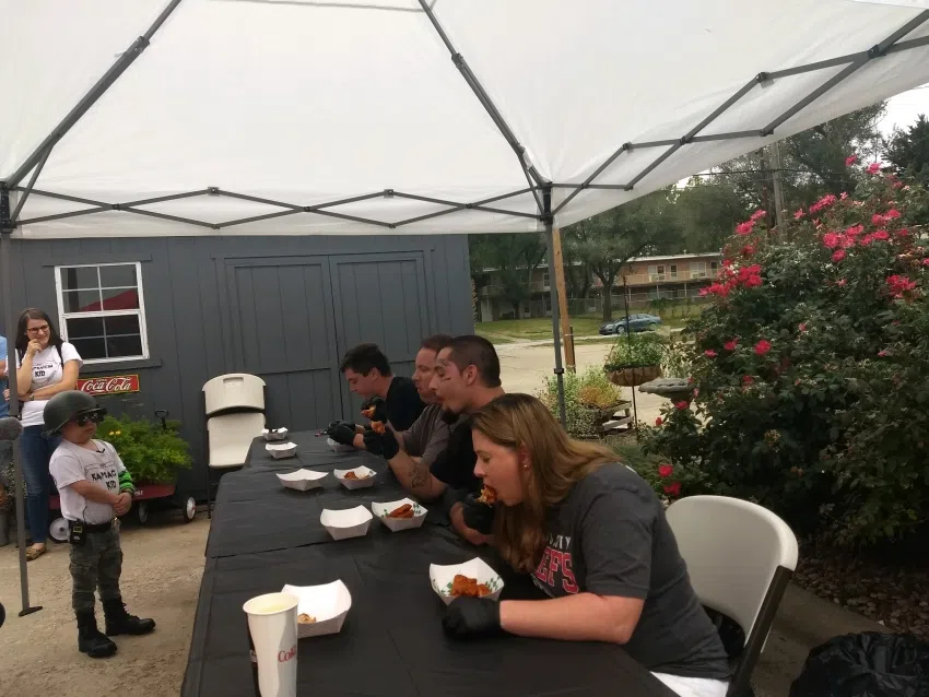 Kapsaicin Kid appearance spices up first Insanibee wing eating contest KVOE