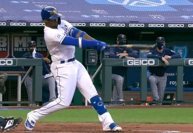 Kansas City Royals snap 5 game losing skid with 6-1 win over A's