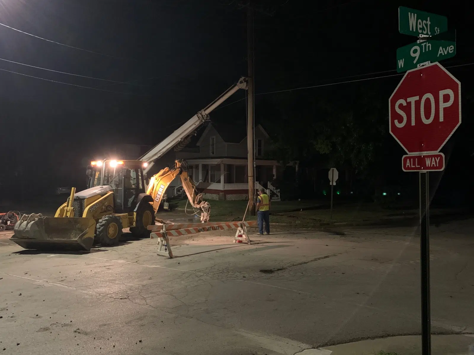 Traffic now moving past site of water main break in central Emporia