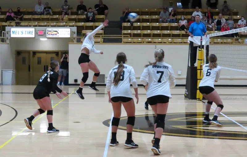 Missouri Western defeats Emporia State volleyball team in 4 sets