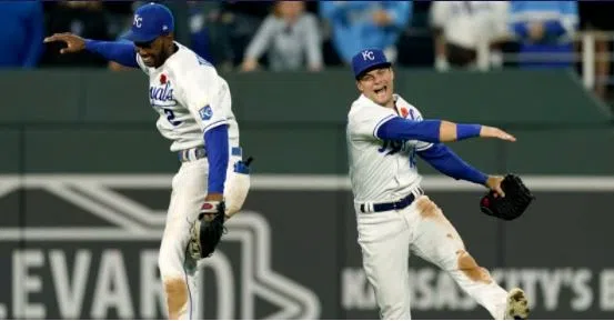 Two Kansas City Royals earn Gold Gloves