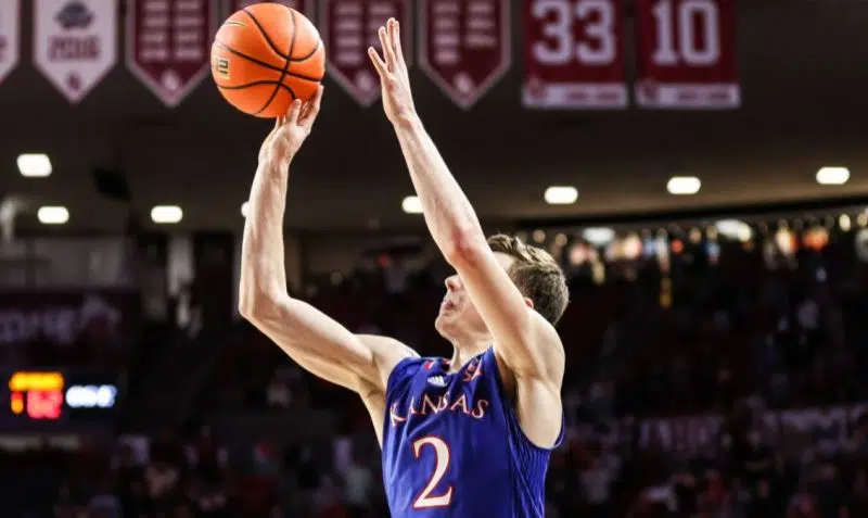 Kansas hangs on for 67-64 win over Oklahoma