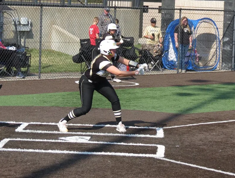 Emporia State softball splits with Fort Hays State