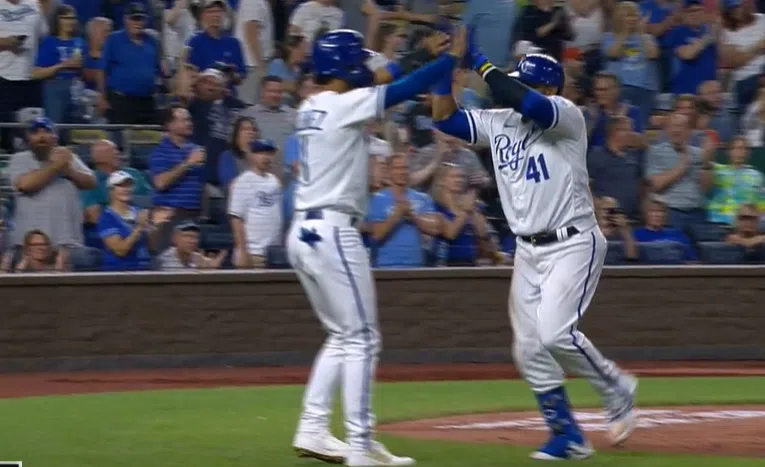 Royals win 7-5, now on two-game win streak