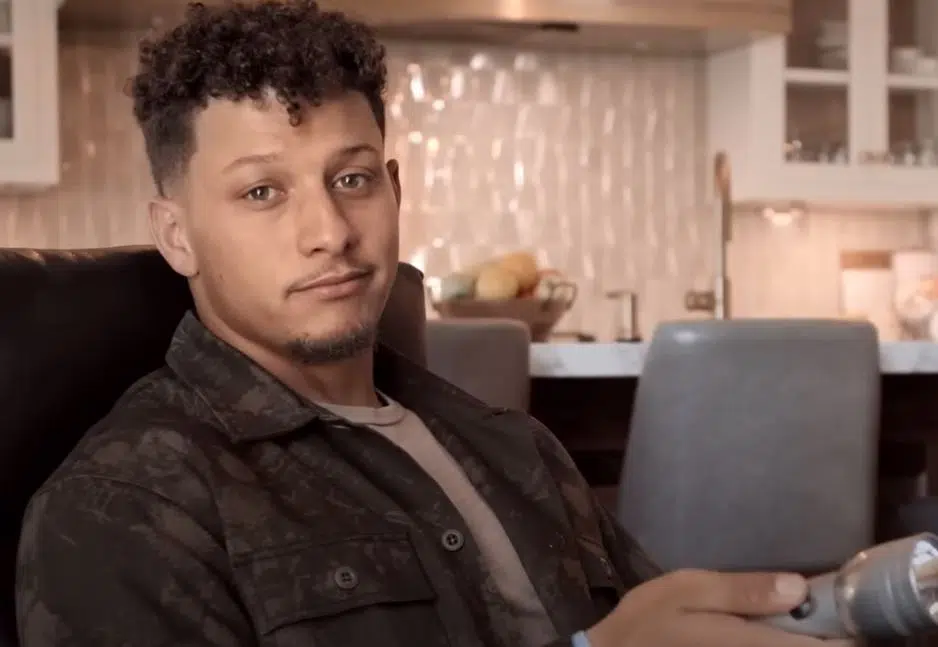 Mahomes tiptoes around league regulations in latest promotion supporting 15 and the Mahomies Foundation