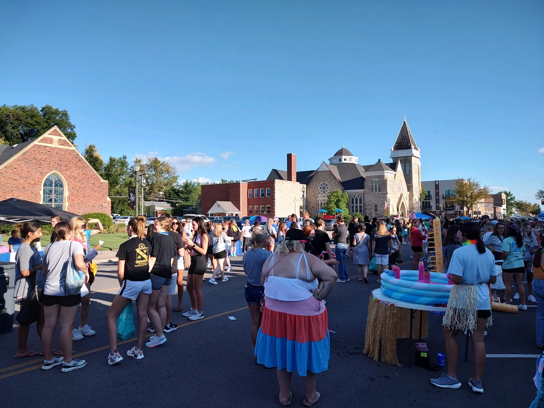 ESU and Flint Hills Technical College students welcomed back to Emporia with annual block party Monday evening