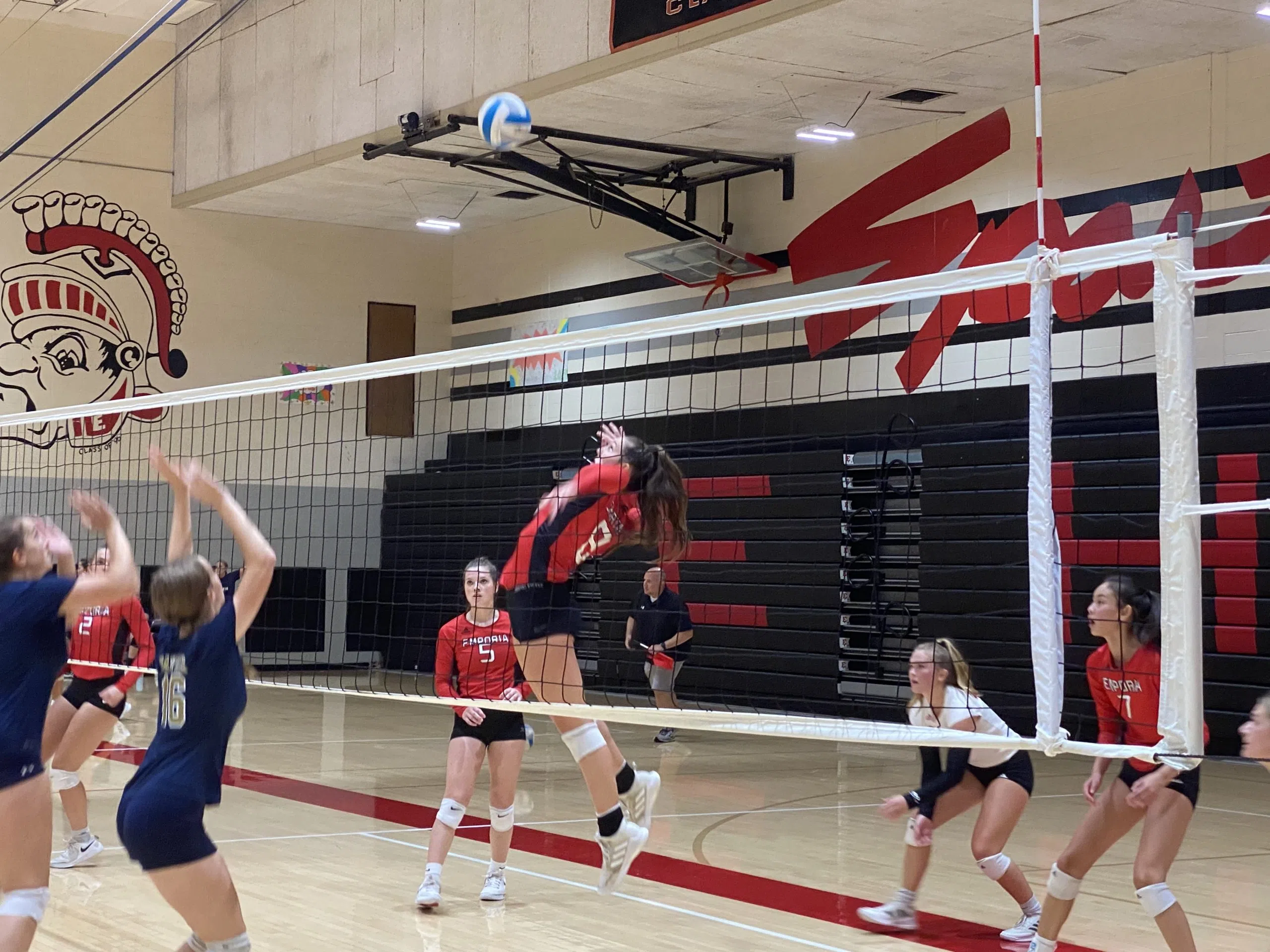 Emporia High volleyball extends winning streak to eight with sweep of Topeka High and Hayden