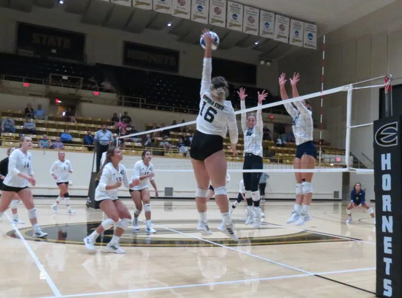 Central Missouri defeats Emporia State volleyball in 4 sets