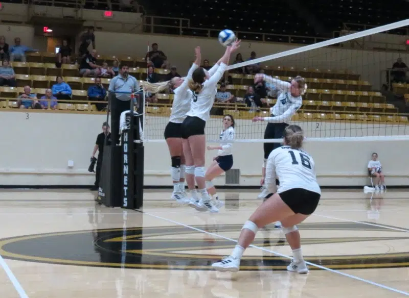 Emporia State volleyball defeats William Jewell in 5 sets