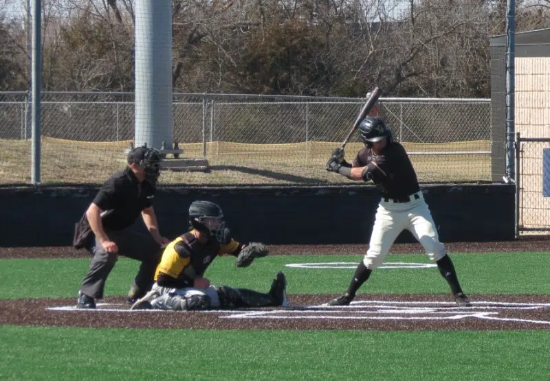 Emporia State baseball outscores Northwest Missouri State 13-11