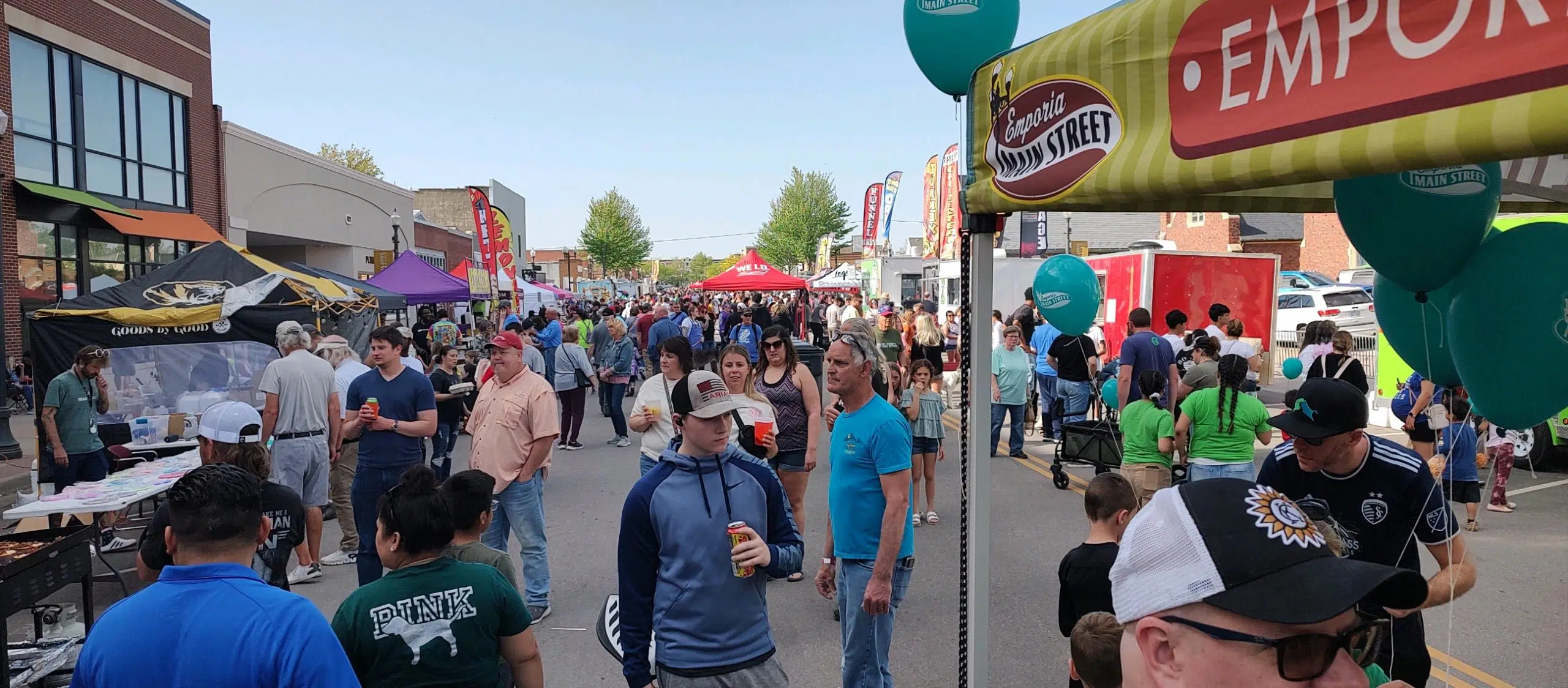 Hungry residents and disc golfers alike flood downtown Emporia for return of Glass Blown Open block party and Main Street Food Truck Festival Saturday